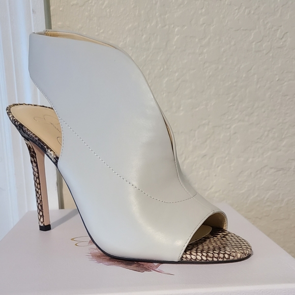 Jessica Simpson Shoes - Jessica Simpson Javrey Leather Bootie 9M